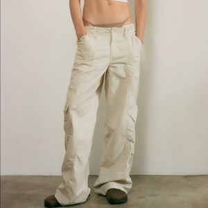 Urban Outfitters Y2K Low Rise Cargo Pants Size Small